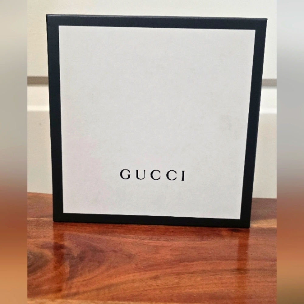 Gucci Monochrome Accent Box With Dust Bag